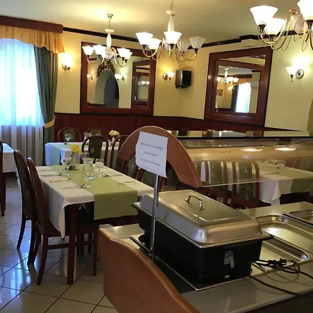 Hotel Nora Отель Хайдусобосло