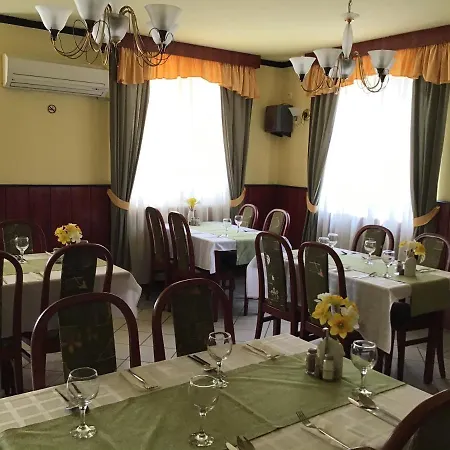 Отель Hotel Nora Хайдусобосло