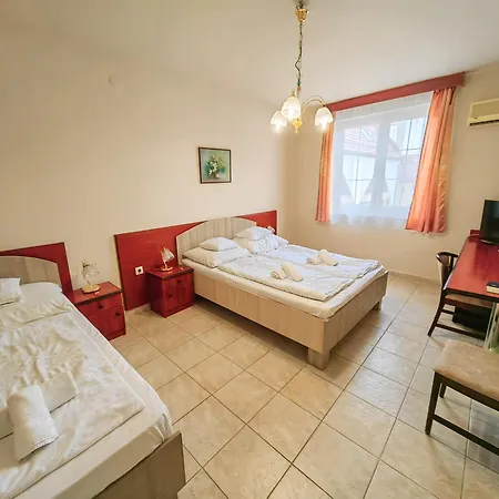 Nora Hotel