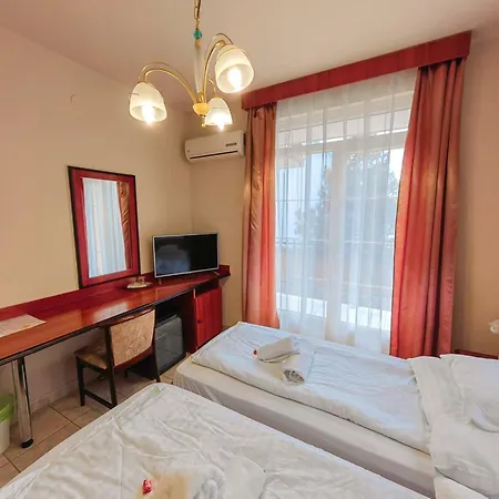Hotel Nora 2*