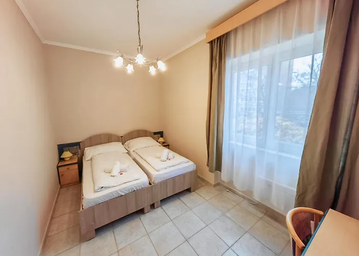فندق Hotel Nora 2*