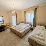 Hotel Nora Ξενοδοχείο 2*