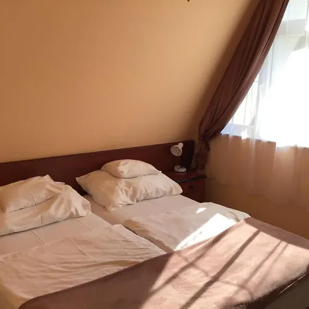 Hotel Nora 2*