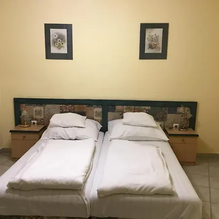 Nora Hotel 2*