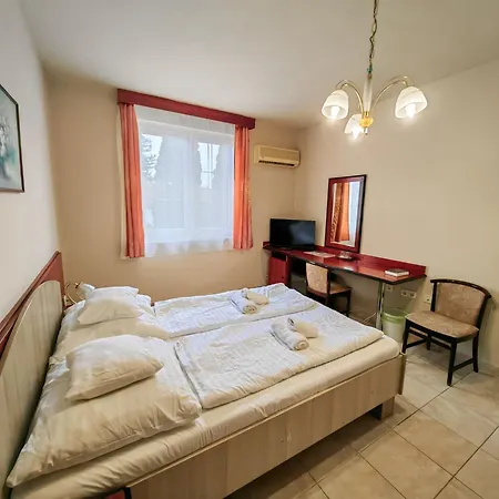 Nóra Hotel Hotel 2*
