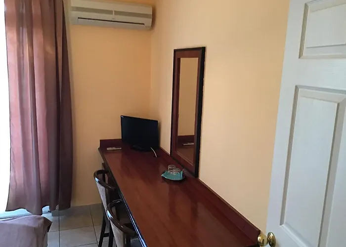 Nóra Hotel 2*