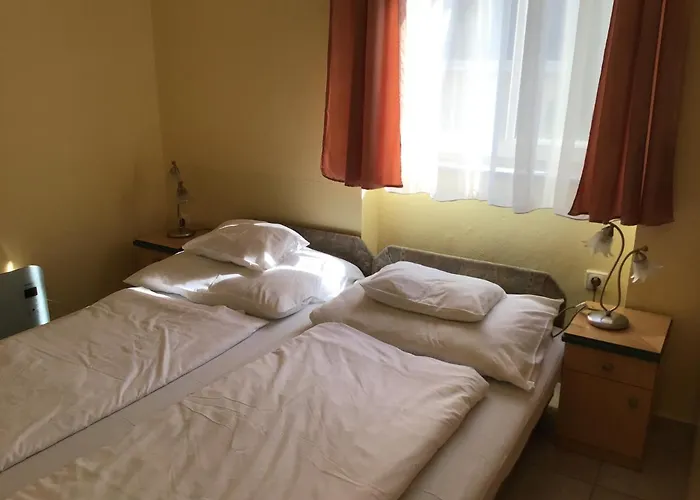 Nóra Hotel 2*
