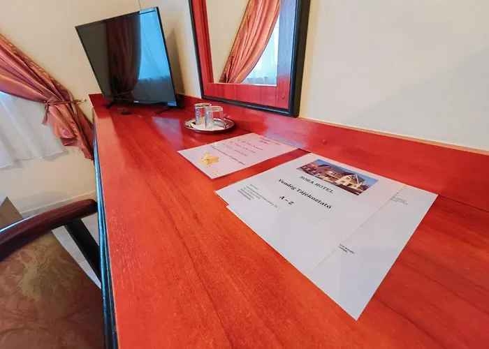 Nóra Hotel 2*