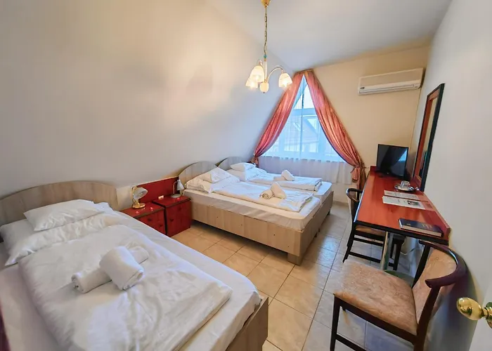 Nóra Hotel 2*